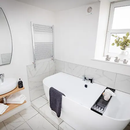 Kings Arms - Luxury Double - Freestanding Bath - Self Check In Guest house Whitehaven